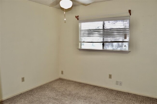 Building Photo - 514 Fair Oak Dr
