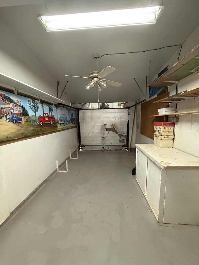 Building Photo - 10449 Chinaberry Dr