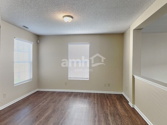 Building Photo - 10845 Albertson Dr
