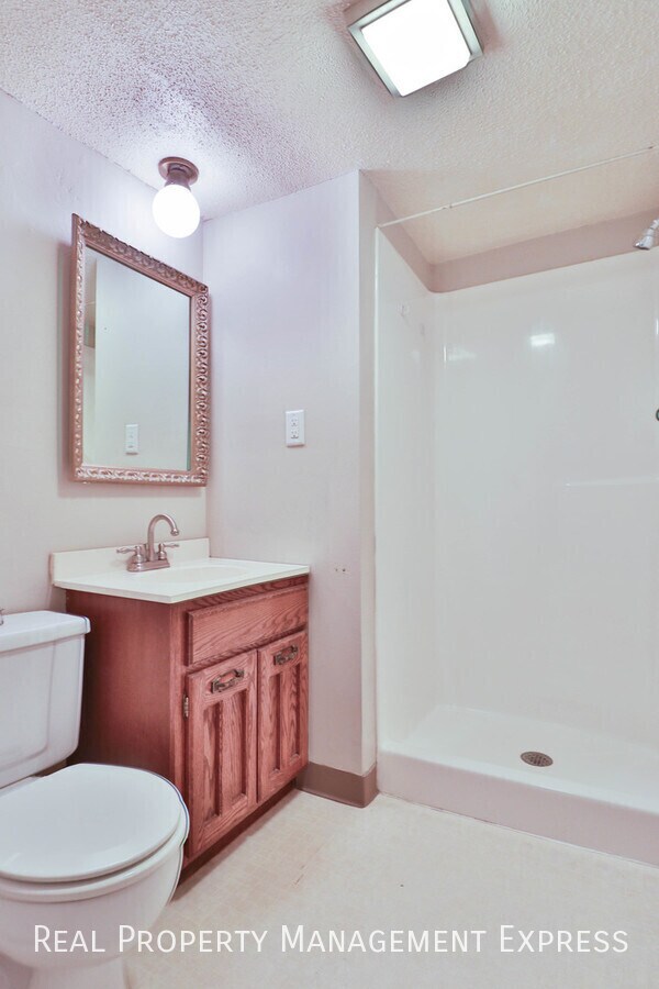 Building Photo - 47704 E 69th St