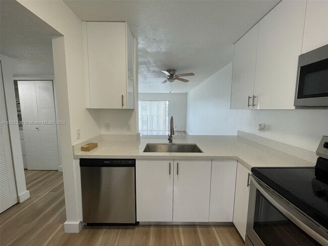 Building Photo - 8700 N Sherman Cir