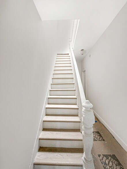 Building Photo - 132 Bayview Ave