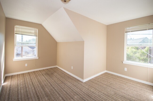 Building Photo - 1110 NW 27th St