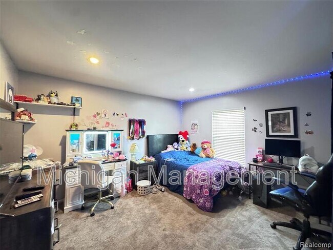 Building Photo - 5203 Forestdale Ct