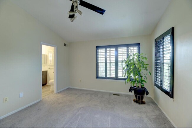 Master Bedroom - 6942 Malachite Pl