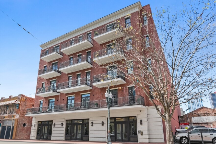 Building Photo - 731 Saint Charles Ave