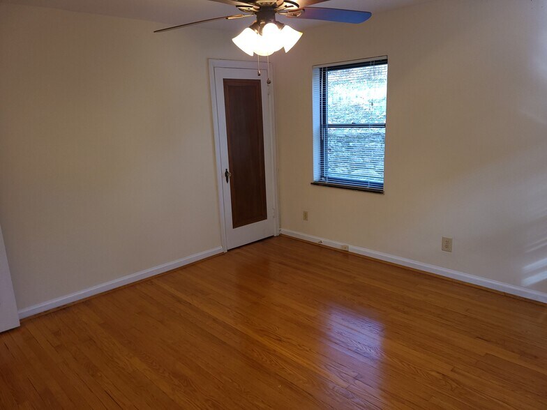 Building Photo - 234 Woolper Ave