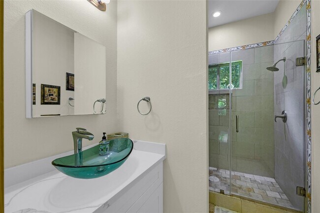 Building Photo - 25737 Glen Loch Dr