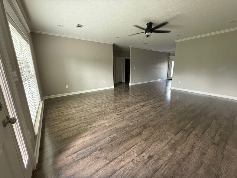 Building Photo - 1220 Andrews Dr