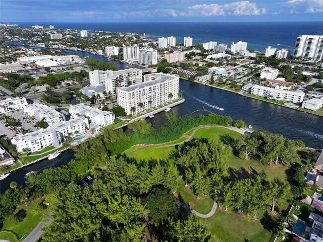 Building Photo - 2860 NE 14th Street Causeway