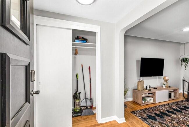 Building Photo - 8254 Mary Ann Ave