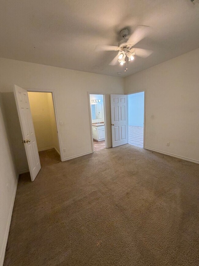 Building Photo - 624 Vicki Dr