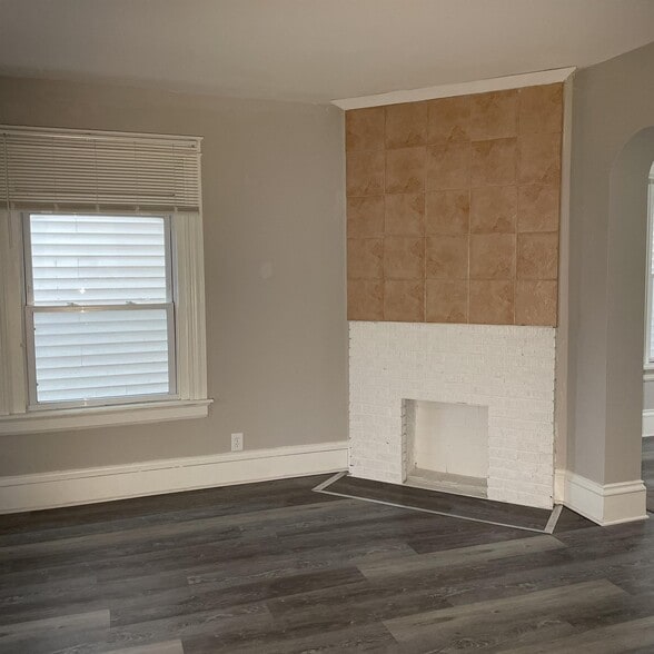 Building Photo - 2021 N 38th St