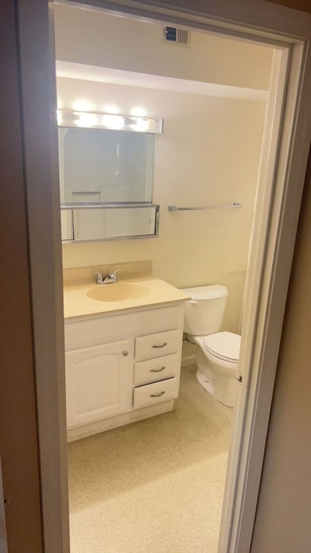 Building Photo - Spacious & Vibrant 3-Bedroom Apartment Nea...