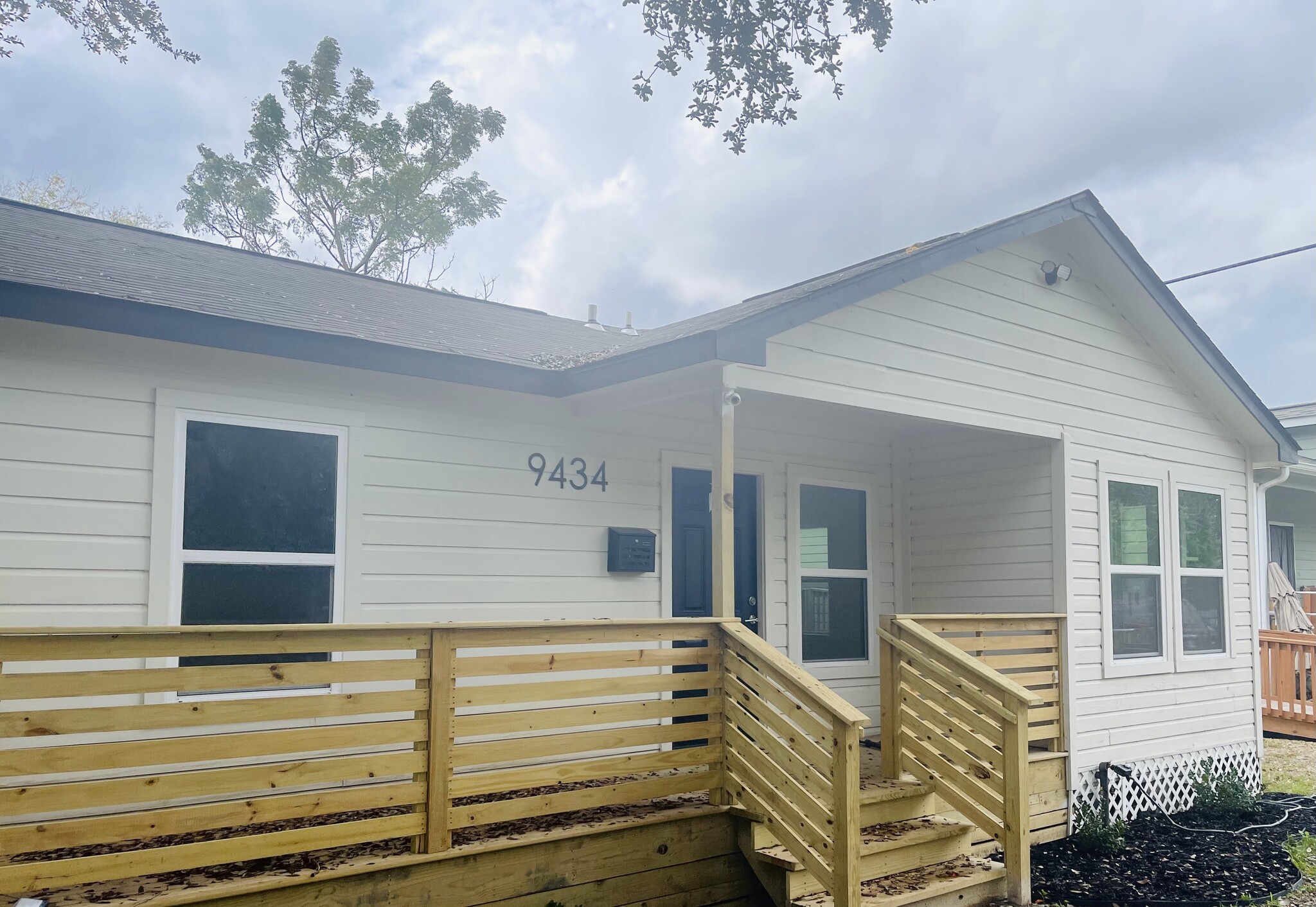 Building Photo - 9434 Rhode Island St