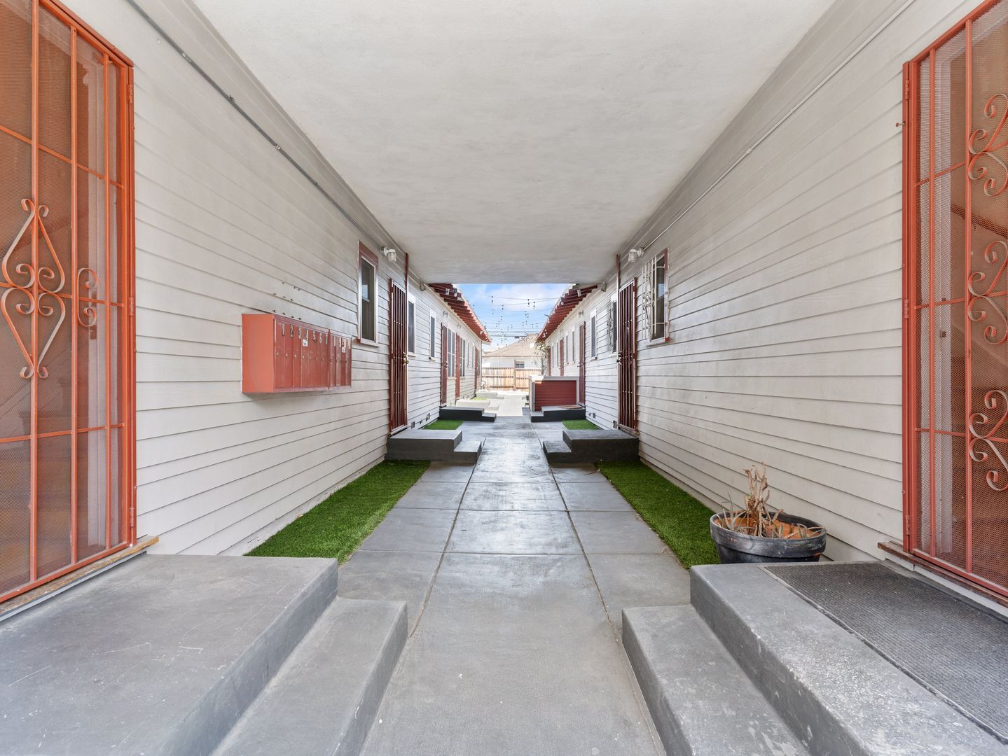 Building Photo - 526 Magnolia Ave