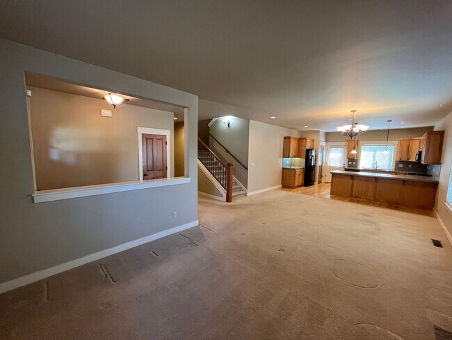 Building Photo - Landscape Maintenance Included! Spacious 3 Bed/2.5 Bath Home in SW Bend - Elder Ridge Street