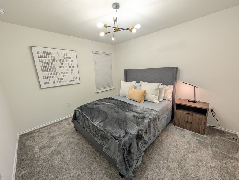 Building Photo - 6213 Albany Sleigh Dr
