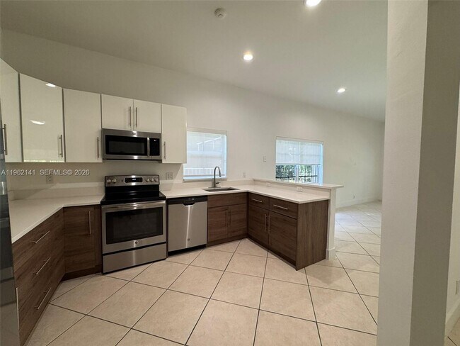 Building Photo - 4273 Fox Ridge Dr