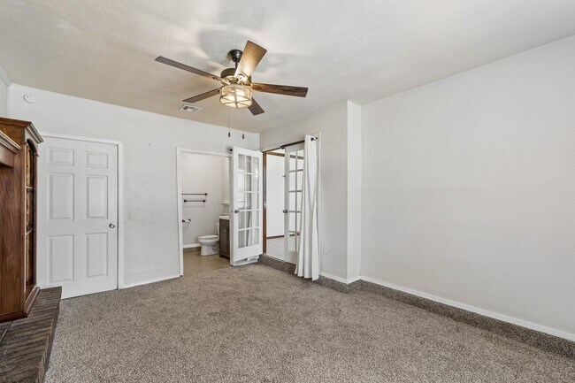Building Photo - 3401 E Noble Dr