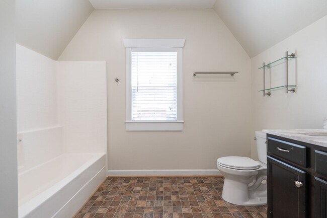 Building Photo - MOVE IN READY 3 Bedroom in the Heart of Western Branch!