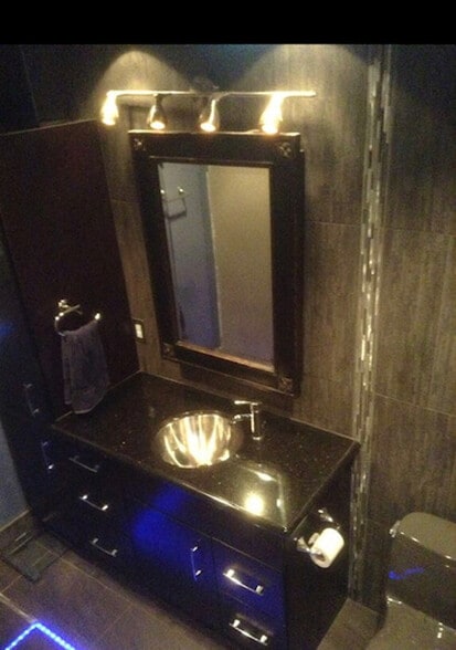 Building Photo - 1220 Manhattan Beach Blvd