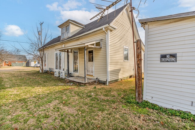 Building Photo - 319 Montague St