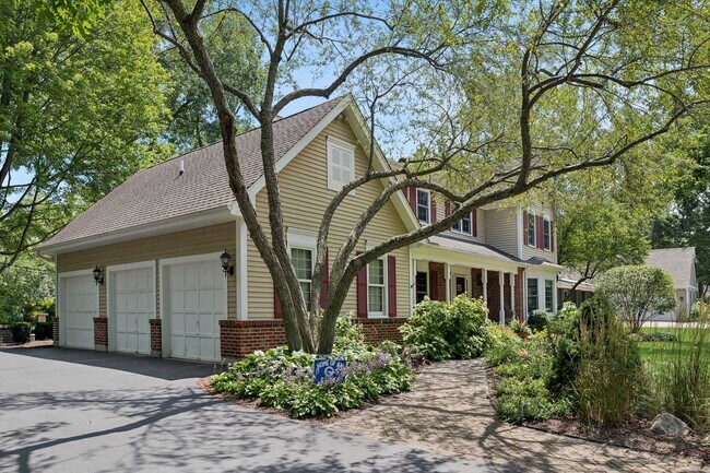 Building Photo - 2104 Kenton Ln