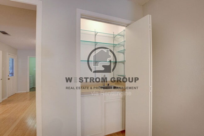 Building Photo - 6452 Waverly Way