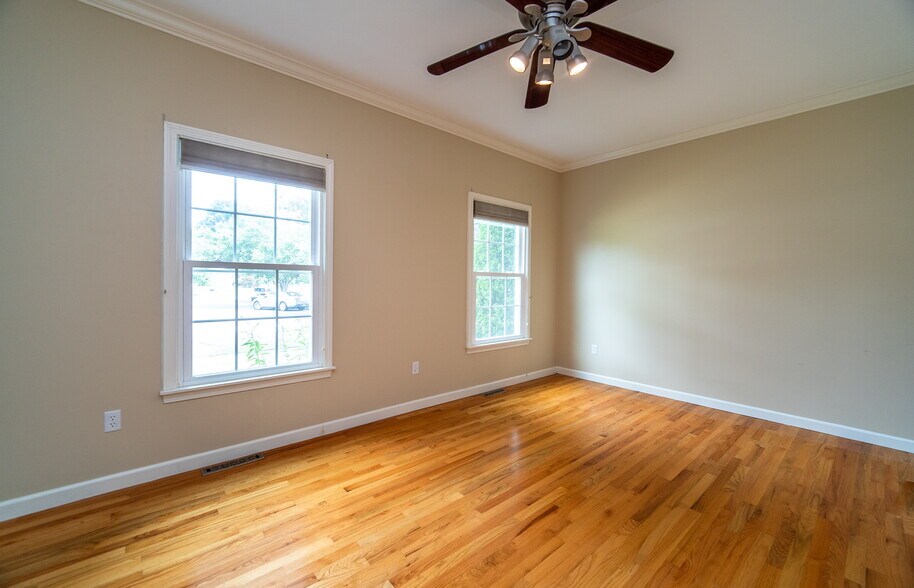Building Photo - 155 Torsey St