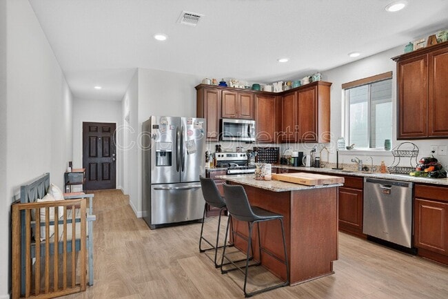 Building Photo - 7001 Lions Pk