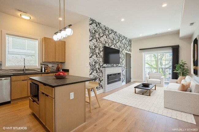 Building Photo - 456 E Oakwood Blvd Unit 2