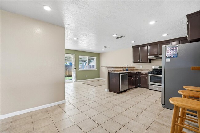 Building Photo - 2944 Calle Del Sol Way