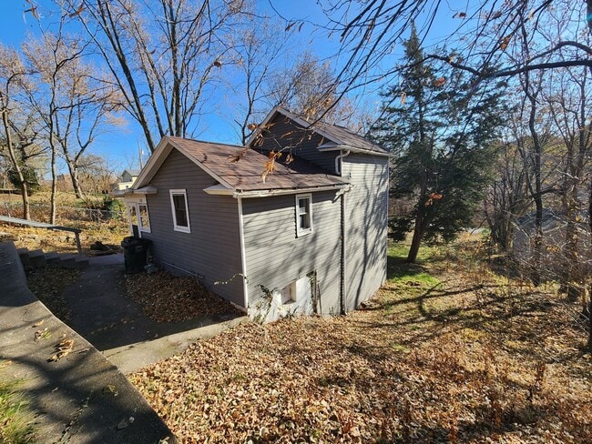 Building Photo - 2 Bedroom 2Bathroom House