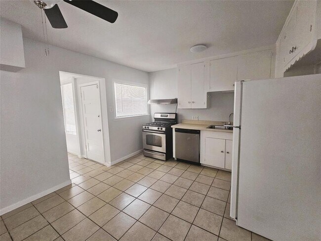 Building Photo - 118 Pompano Ave