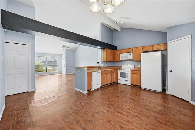 Building Photo - 2425 Oakmont Dr