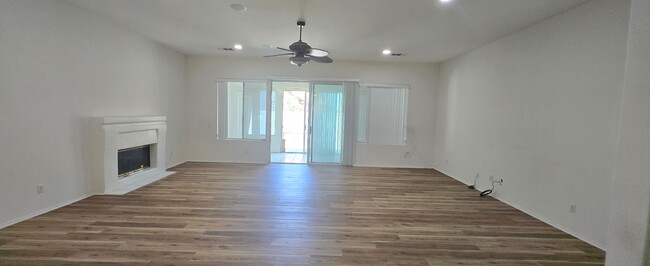 Building Photo - 74594 Moss Rose Dr
