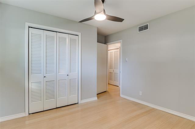 Building Photo - 10665 Lake Haven Dr