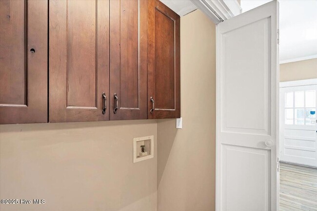 Building Photo - 300 Dogwood Ln