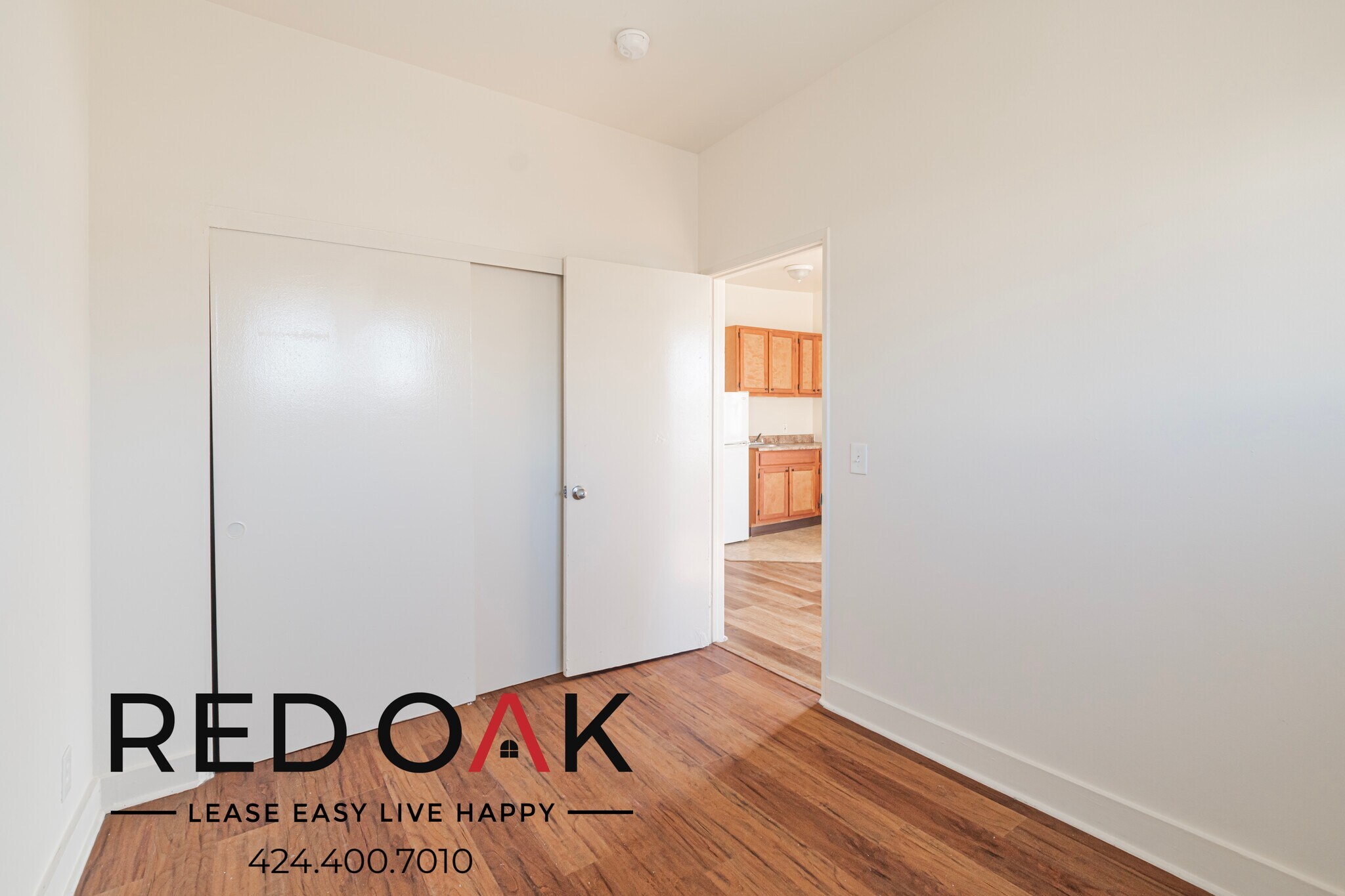 Building Photo - 537 S Kenmore Ave