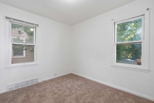 Building Photo - Cozy Detroit Home with Comfortable Living Space!