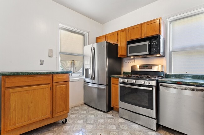 Building Photo - 2051 E 72nd Pl