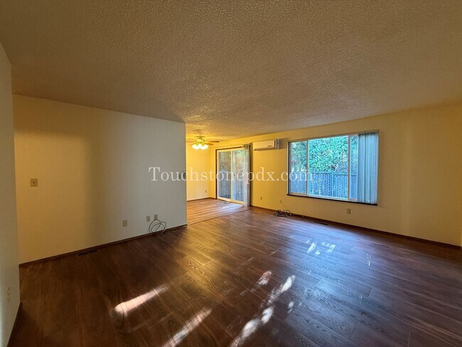 Building Photo - Welcoming 2BD/1BA Duplex w/ Mini-Split HVAC + Off-Street Parking