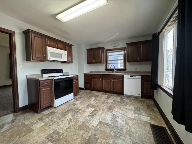 Building Photo - 1315 N 21st St