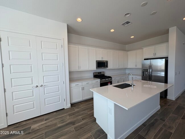 Building Photo - 23139 E Lords Wy