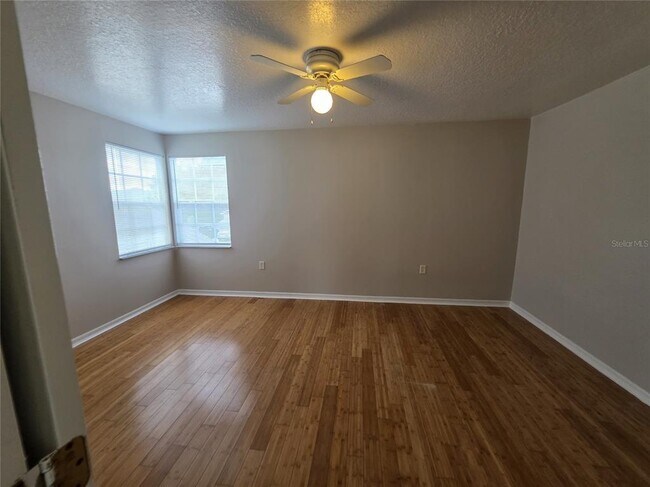 Building Photo - 2419 Fan Palm Dr
