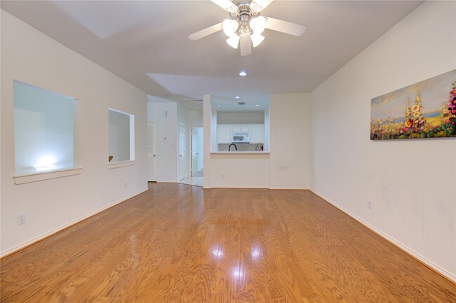 Building Photo - 830 W Heights Hollow Ln