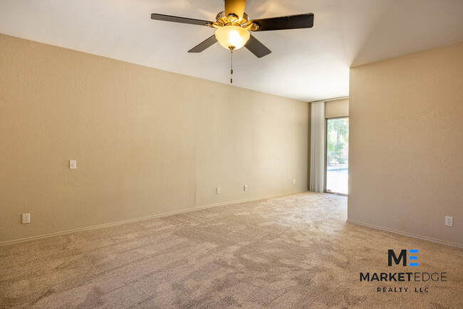 Building Photo - 4Bed/2.5Bath Home at 56th/Cactus! $399 MOV...