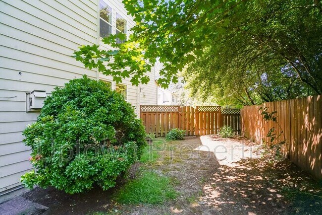 Building Photo - 7306 SW Kelsi Ct