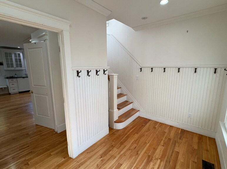 Building Photo - 7 Standish St